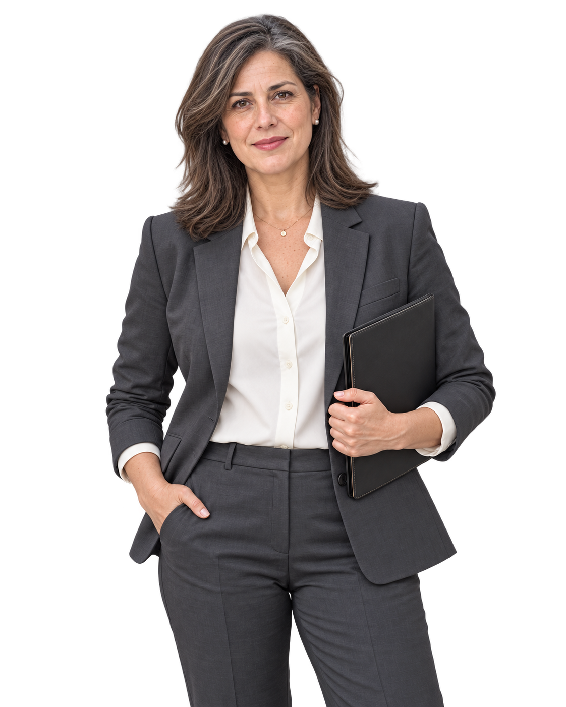 Directora de operaciones sosteniendo una carpeta de trabajo.